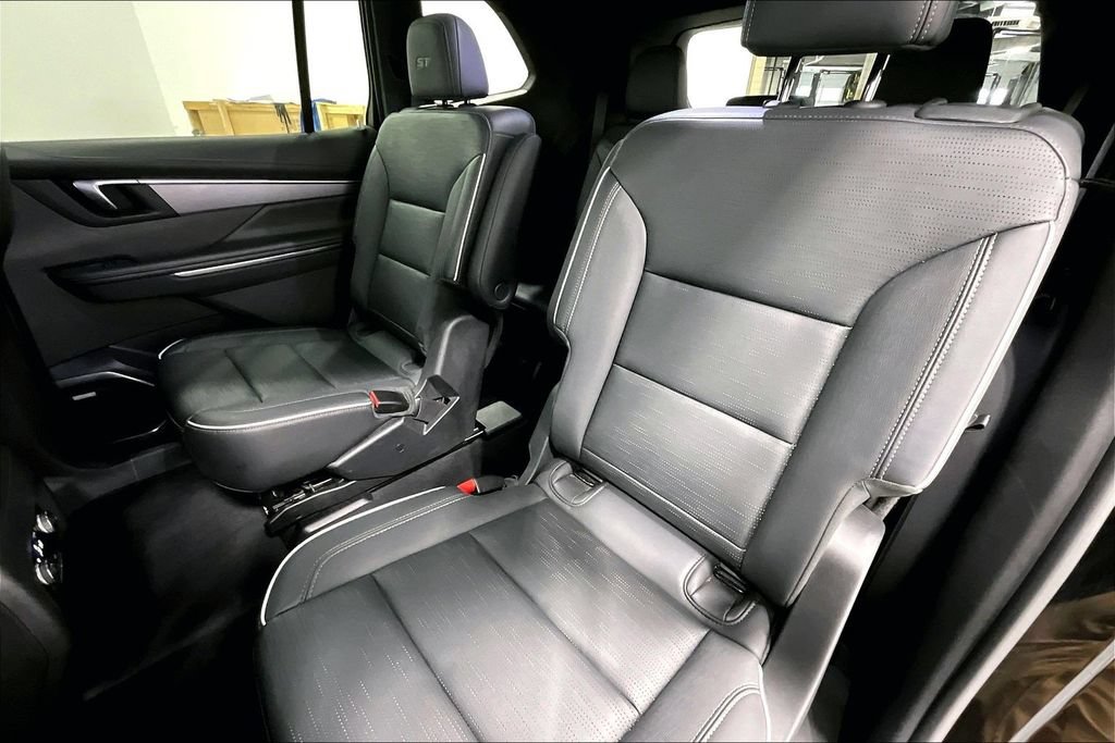 Used 2025 Buick Enclave Sport Touring FWD image 31