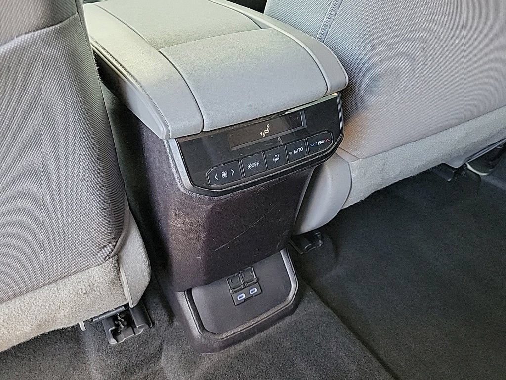 Used 2022 Toyota Highlander LE AWD/4WD image 20