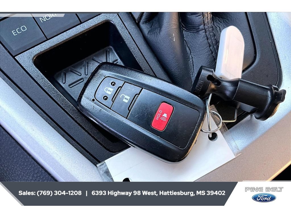 Used 2024 Toyota RAV4 XLE FWD image 9