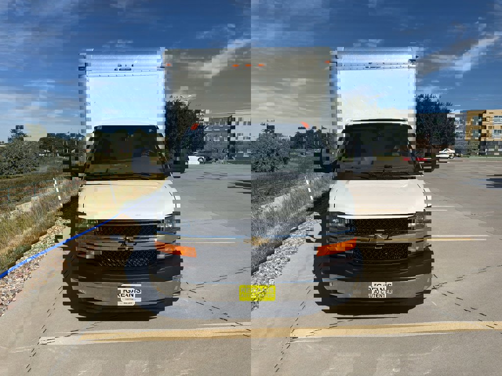 Used 2017 Chevrolet Express 3500 image 7