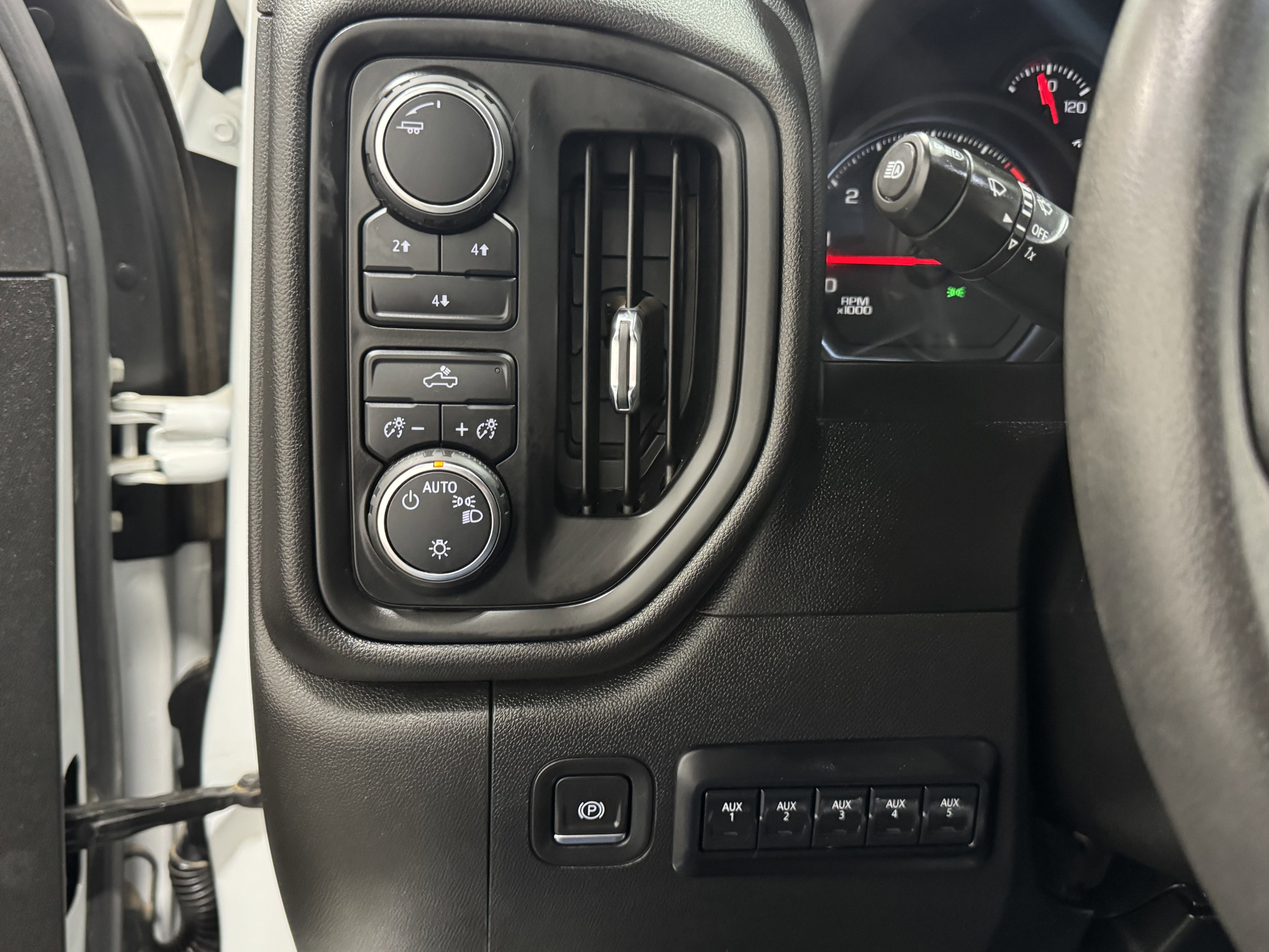 Used 2024 Chevrolet Silverado 2500 Custom w/ Custom Convenience Package image 16