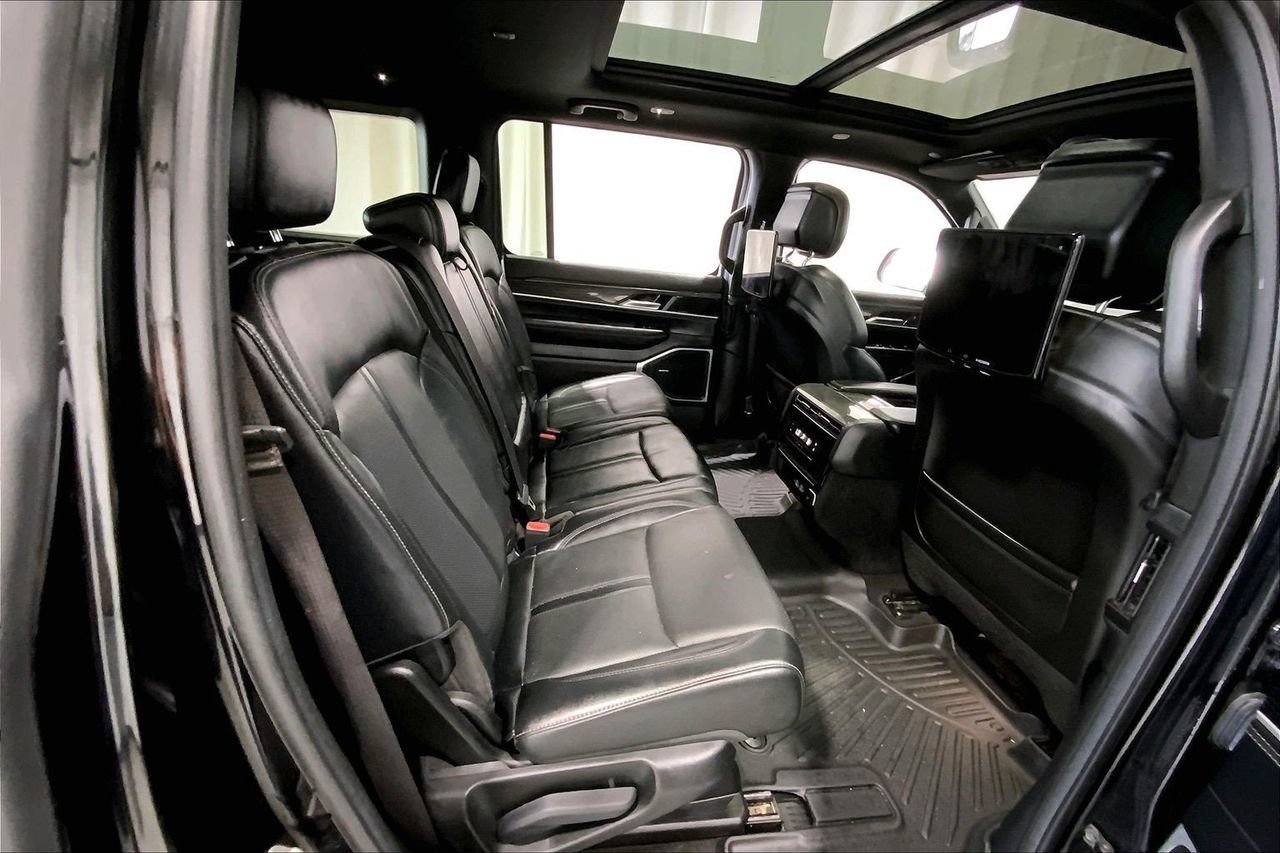 Used 2022 Jeep Wagoneer Series II w/ Premium Group I AWD/4WD image 25