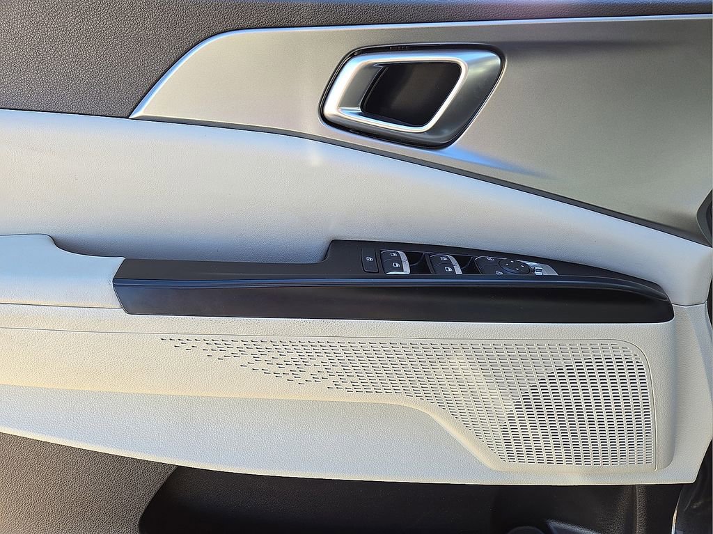 Used 2024 Kia Carnival LX image 20