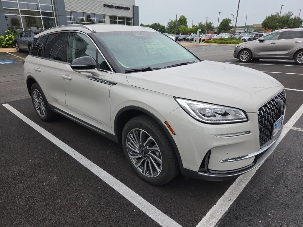 Used 2023 Lincoln Corsair Reserve w/ Equipment Group 201A AWD/4WD image 3