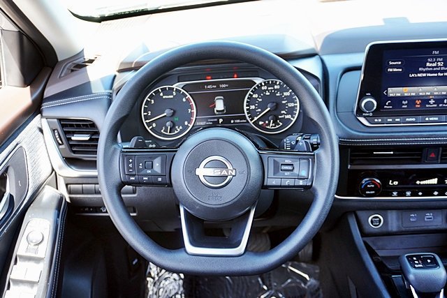 Used 2023 Nissan Rogue SV FWD image 27