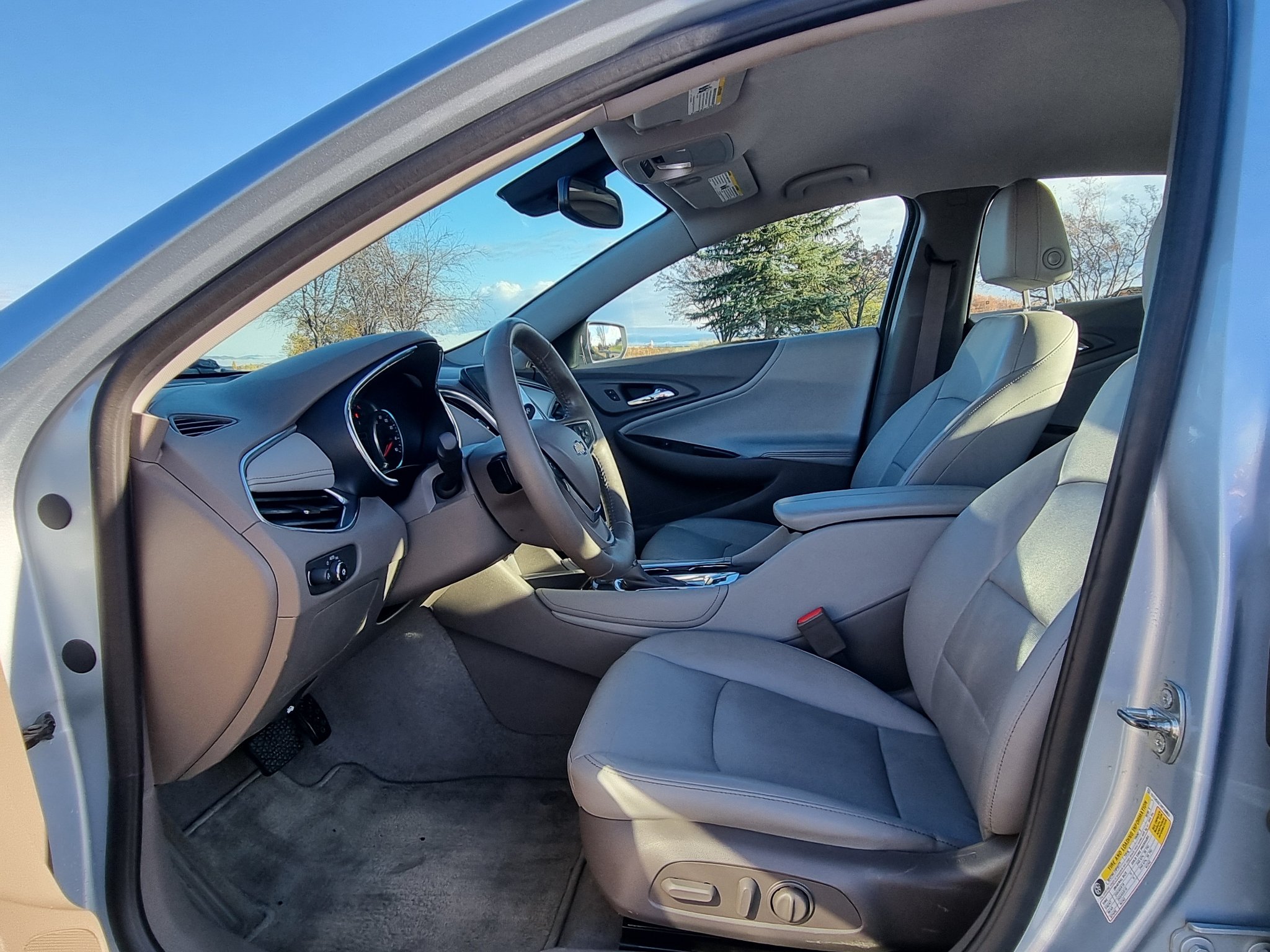 Used 2017 Chevrolet Malibu Premier w/ Driver Confidence Package FWD image 11
