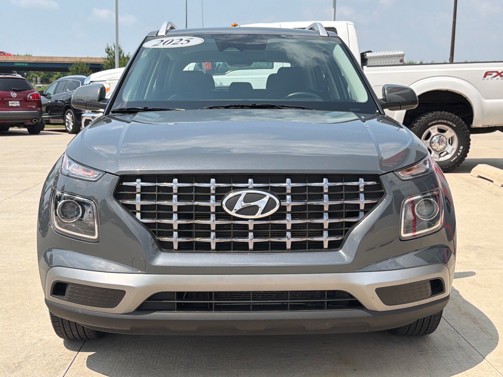 Used 2025 Hyundai Venue SEL FWD image 3