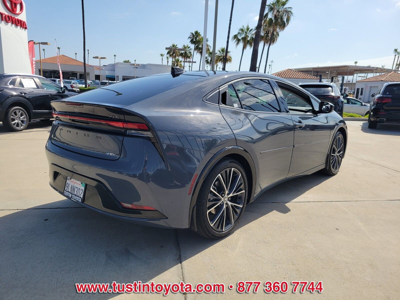 Used 2024 Toyota Prius XLE FWD image 4