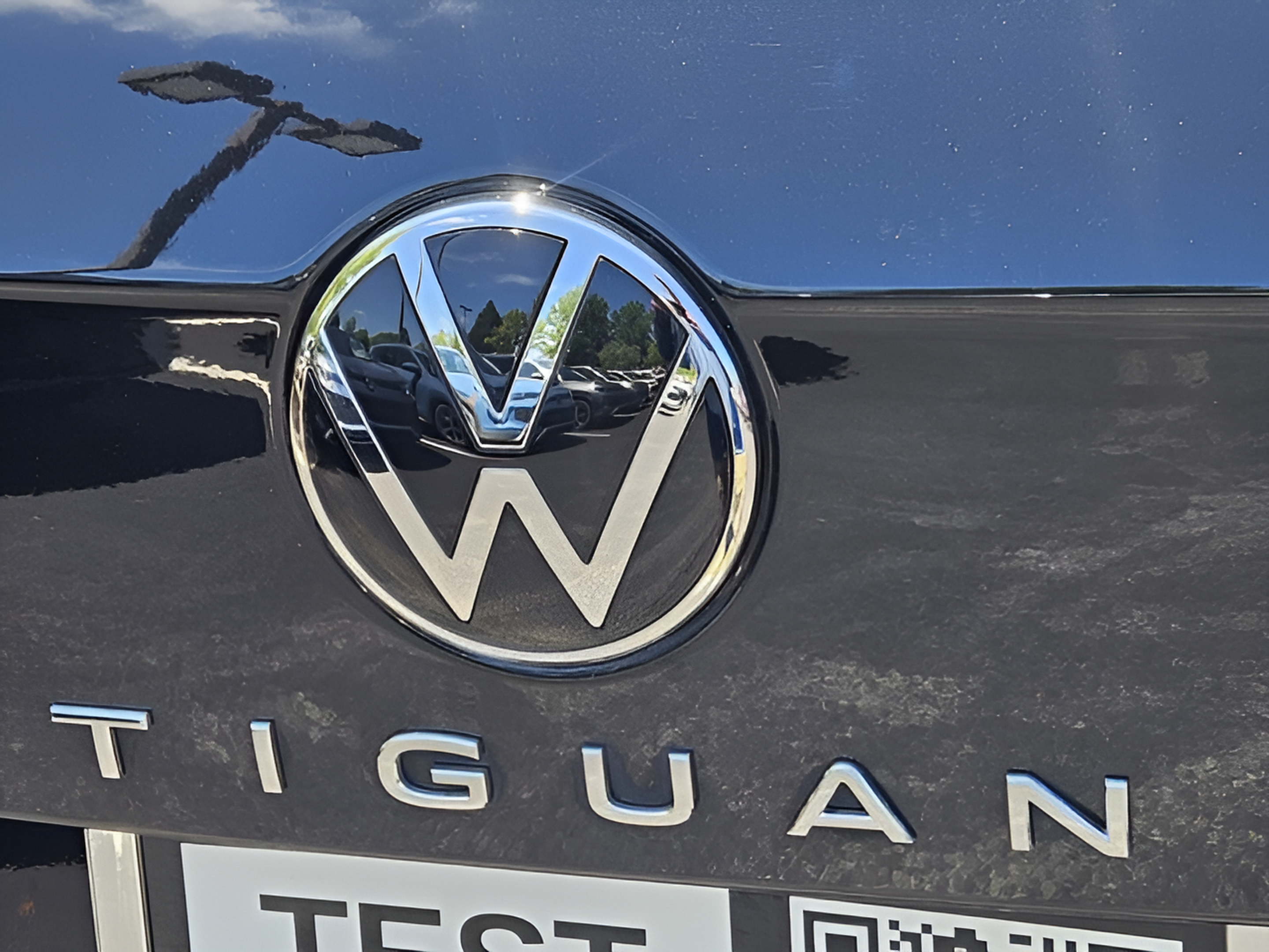 Certified 2023 Volkswagen Tiguan SE R-Line FWD image 30