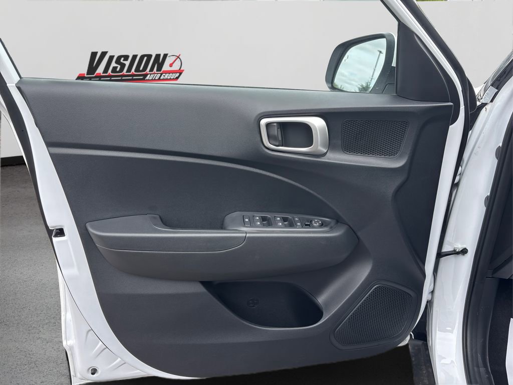 Certified 2025 Hyundai Venue SEL FWD image 16