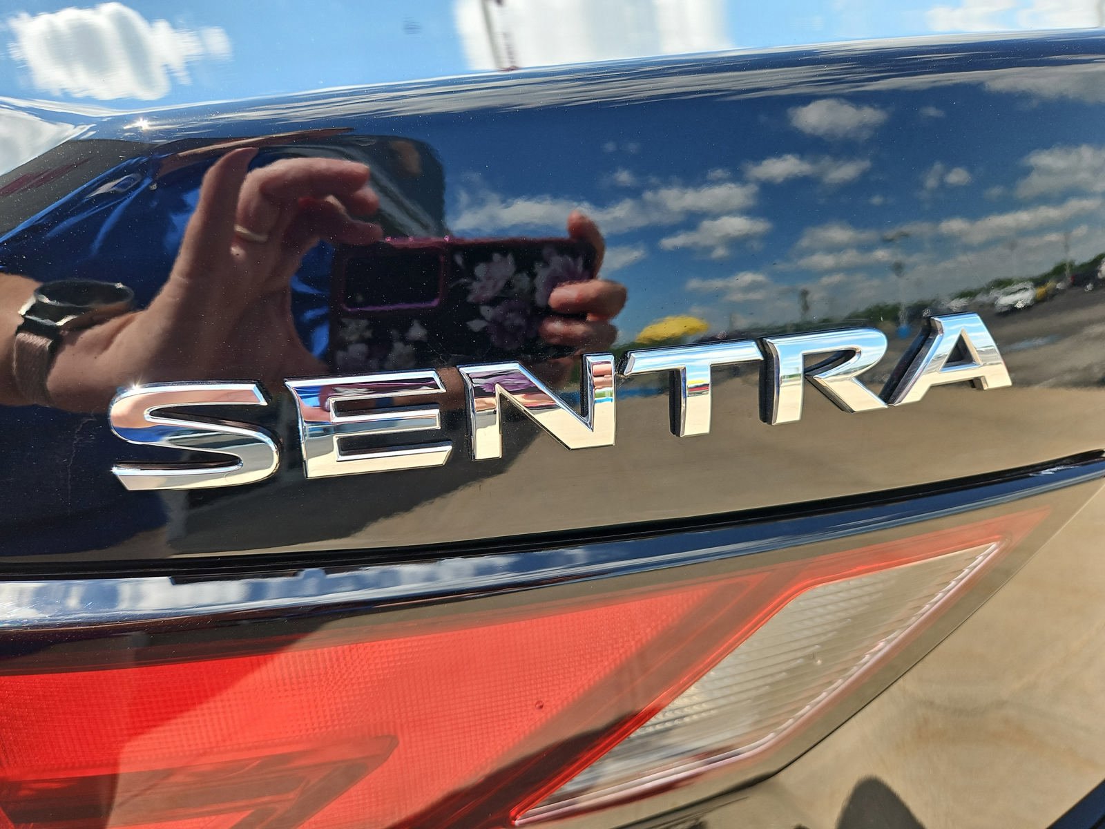 Used 2025 Nissan Sentra SV FWD image 18