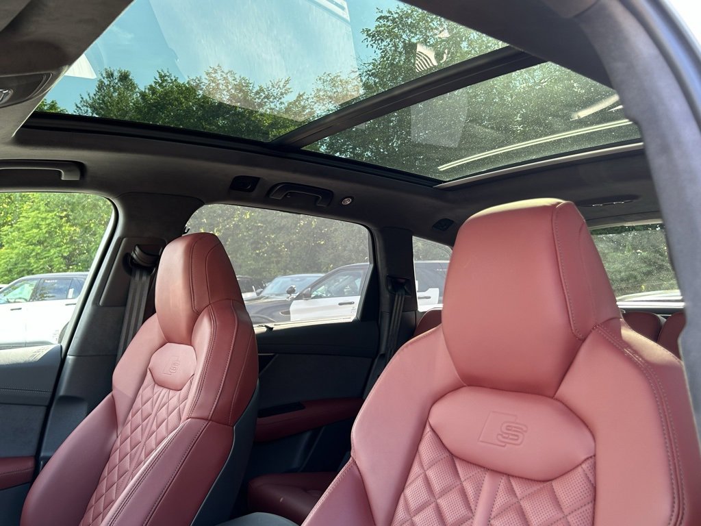 Used 2025 Audi SQ7 Prestige w/ Prestige Package image 12