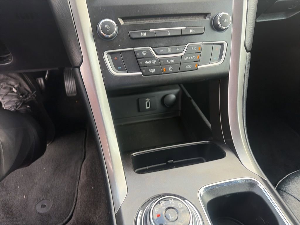 Used 2017 Ford Fusion SE w/ Equipment Group 201A FWD image 10