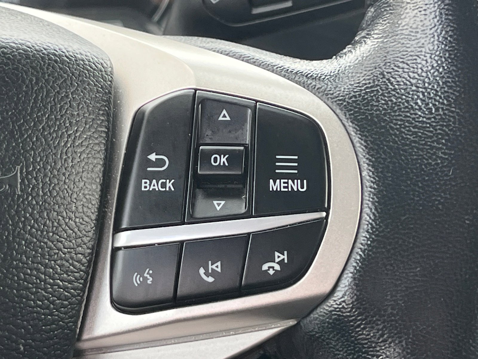 Used 2022 Ford Explorer XLT w/ Equipment Group 202A image 18