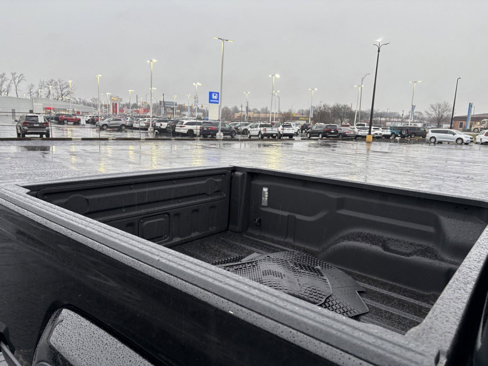 Used 2023 Jeep Gladiator Willys image 13