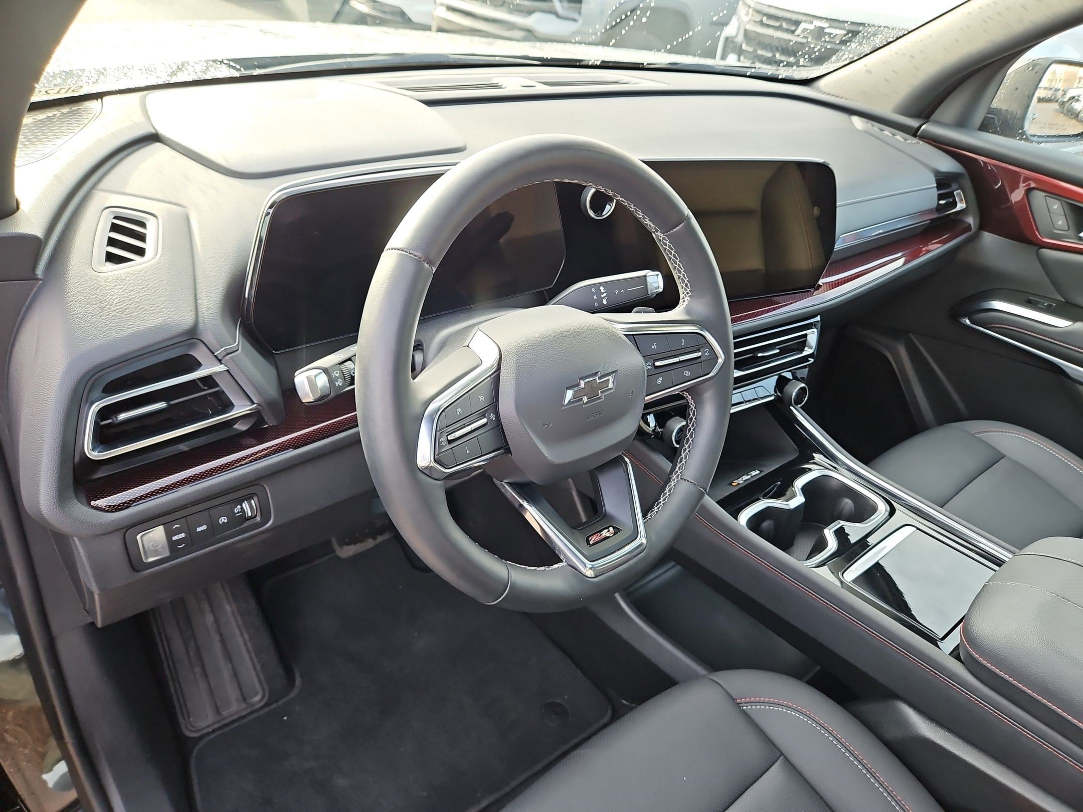 Used 2025 Chevrolet Traverse Z71 w/ Driver Confidence Package AWD/4WD image 12