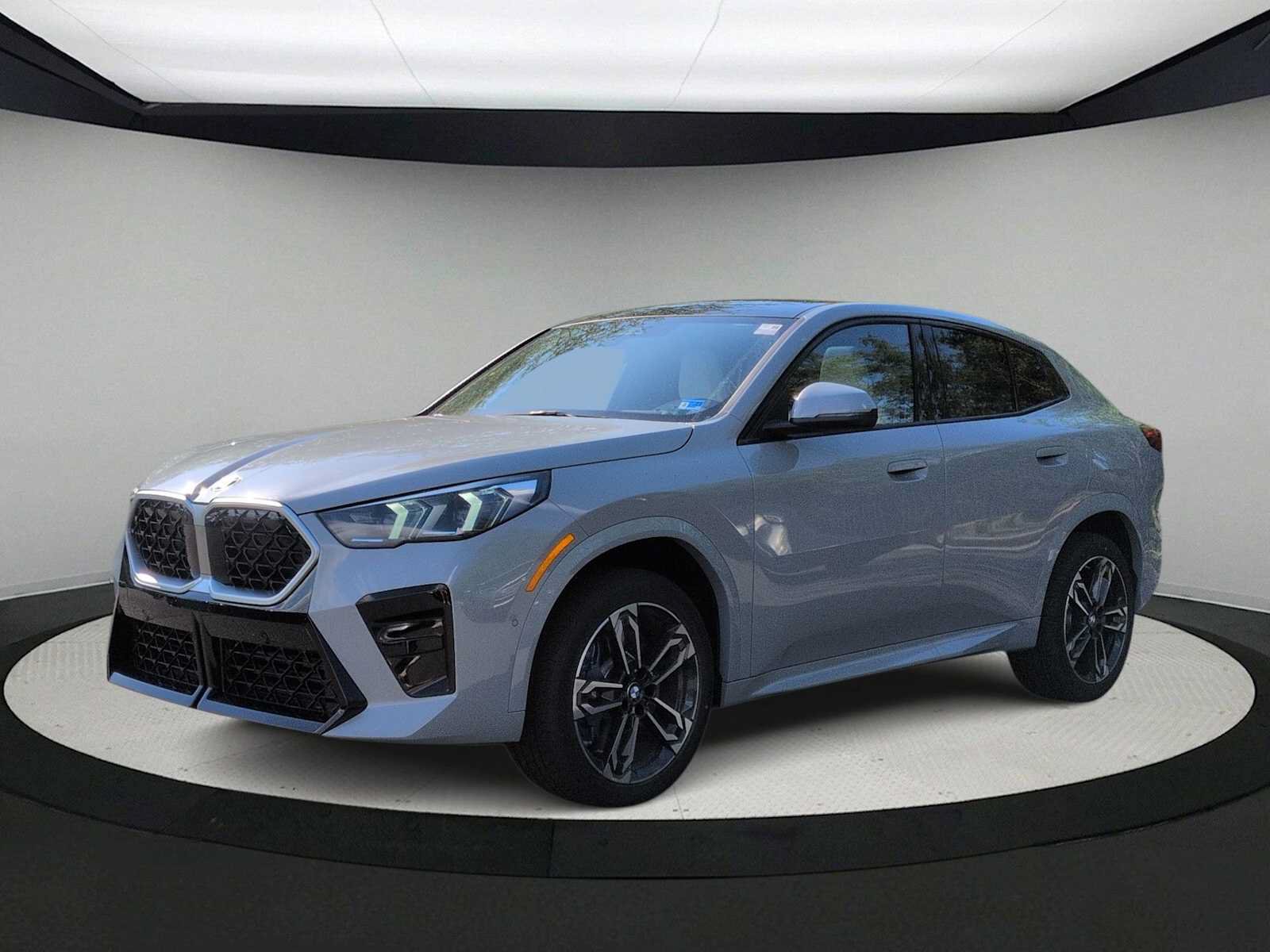 New 2026 BMW X2 xDrive28i w/ Technology Package AWD/4WD image 4