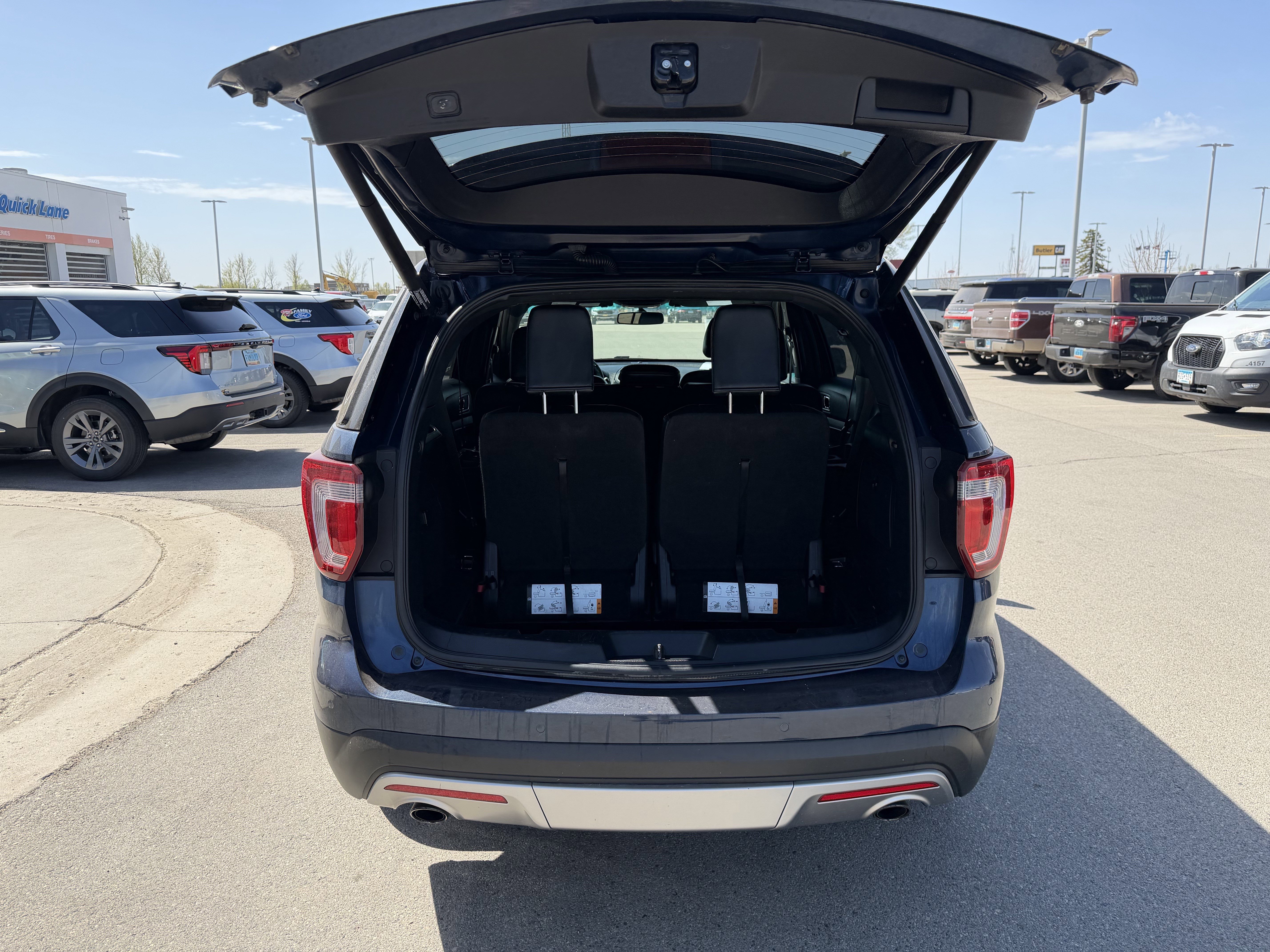 Used 2017 Ford Explorer XLT w/ Equipment Group 202A AWD/4WD image 22