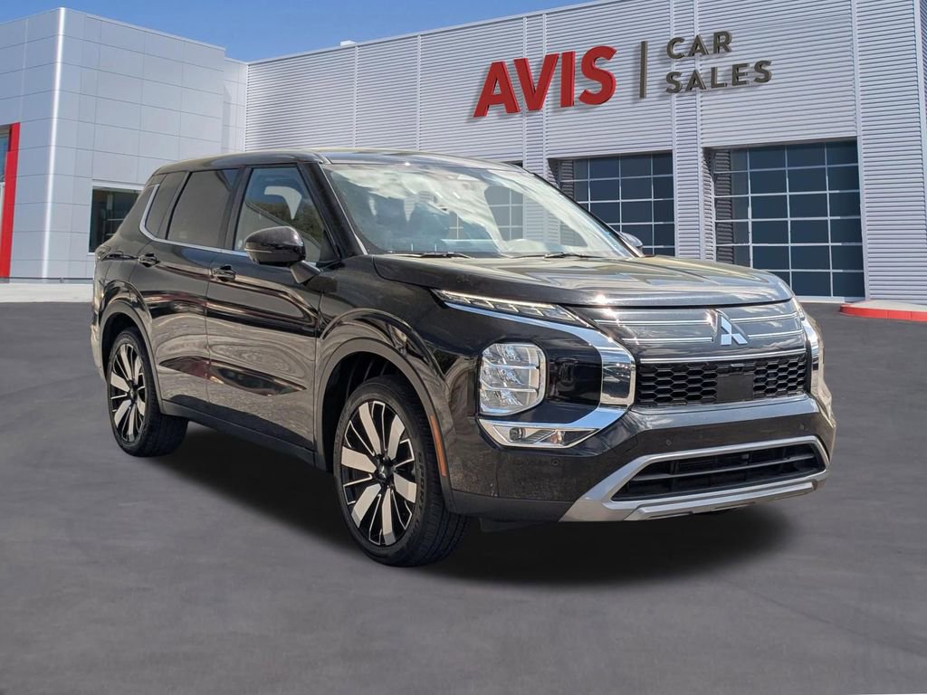 Used 2025 Mitsubishi Outlander SE image 6