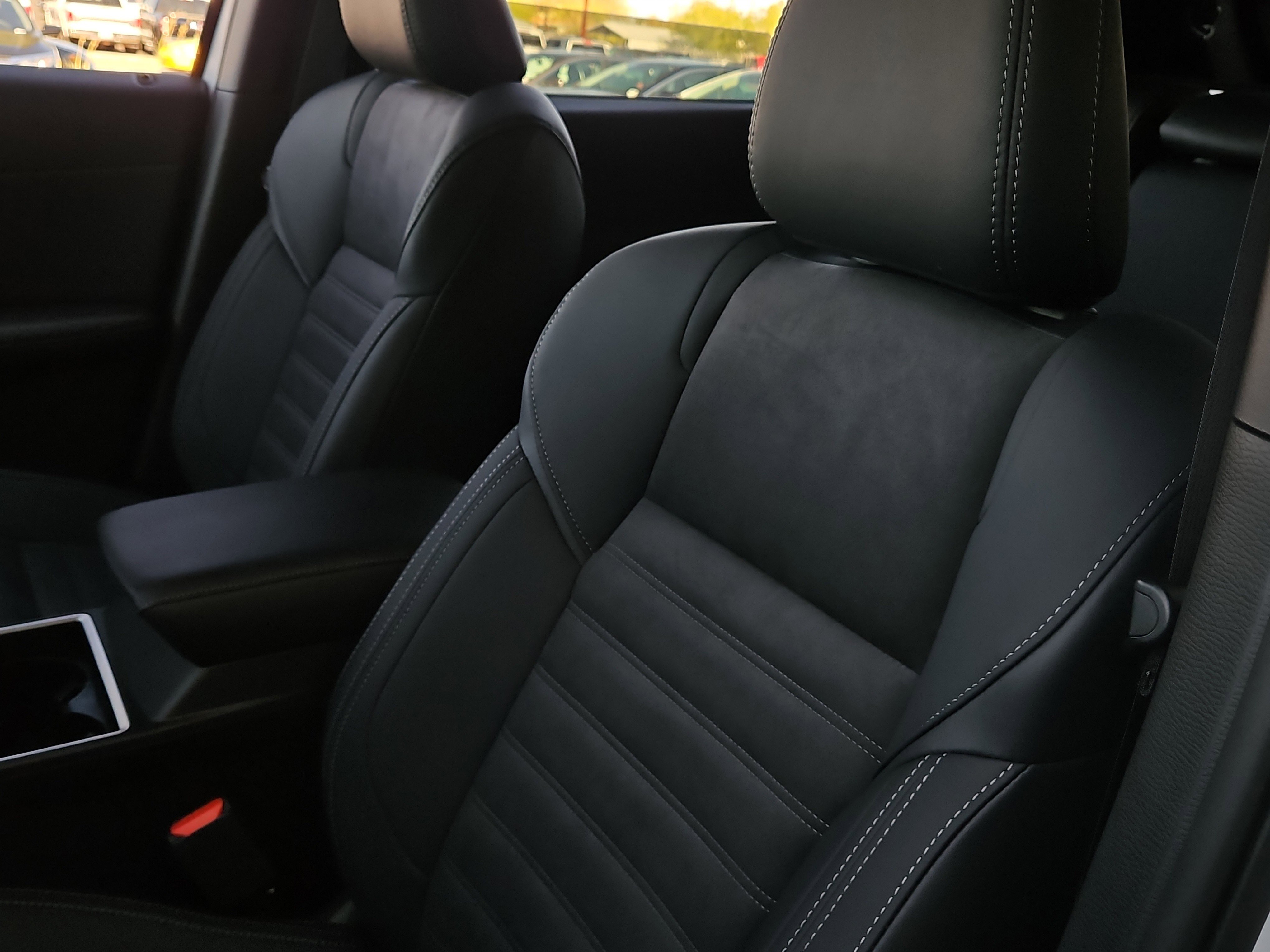New 2025 Mitsubishi Outlander SE image 8