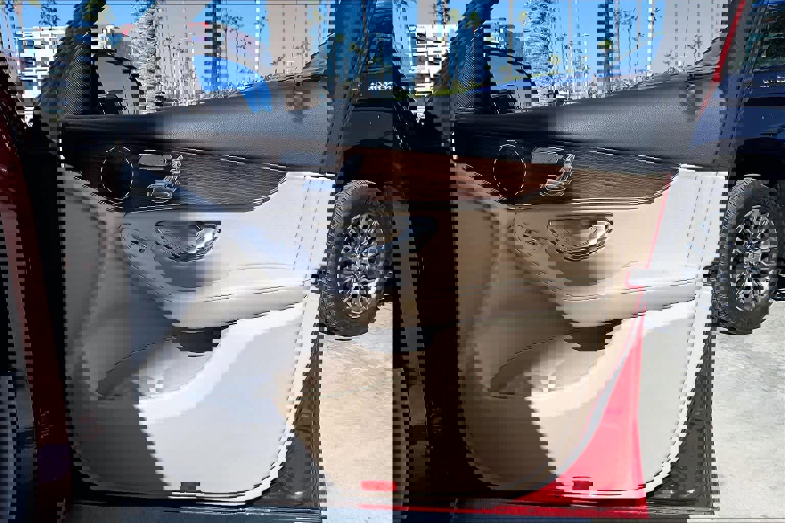 Used 2022 Mercedes-Benz GLC 300 image 22