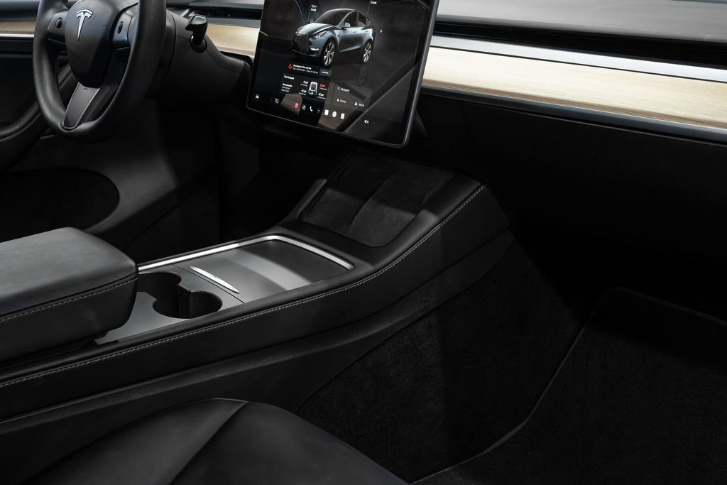 Used 2023 Tesla Model Y Long Range image 30