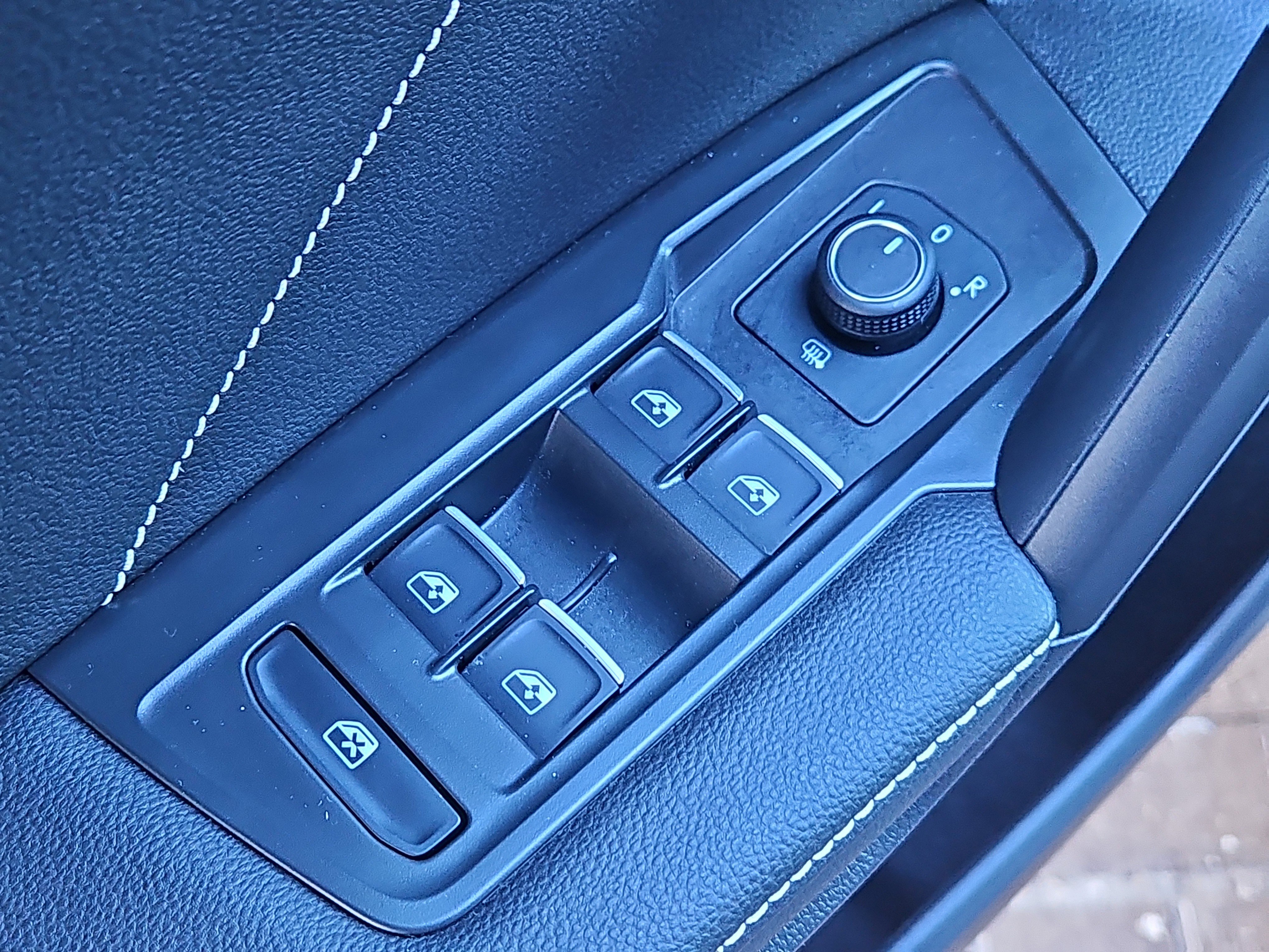 Certified 2023 Volkswagen Tiguan SE R-Line image 20