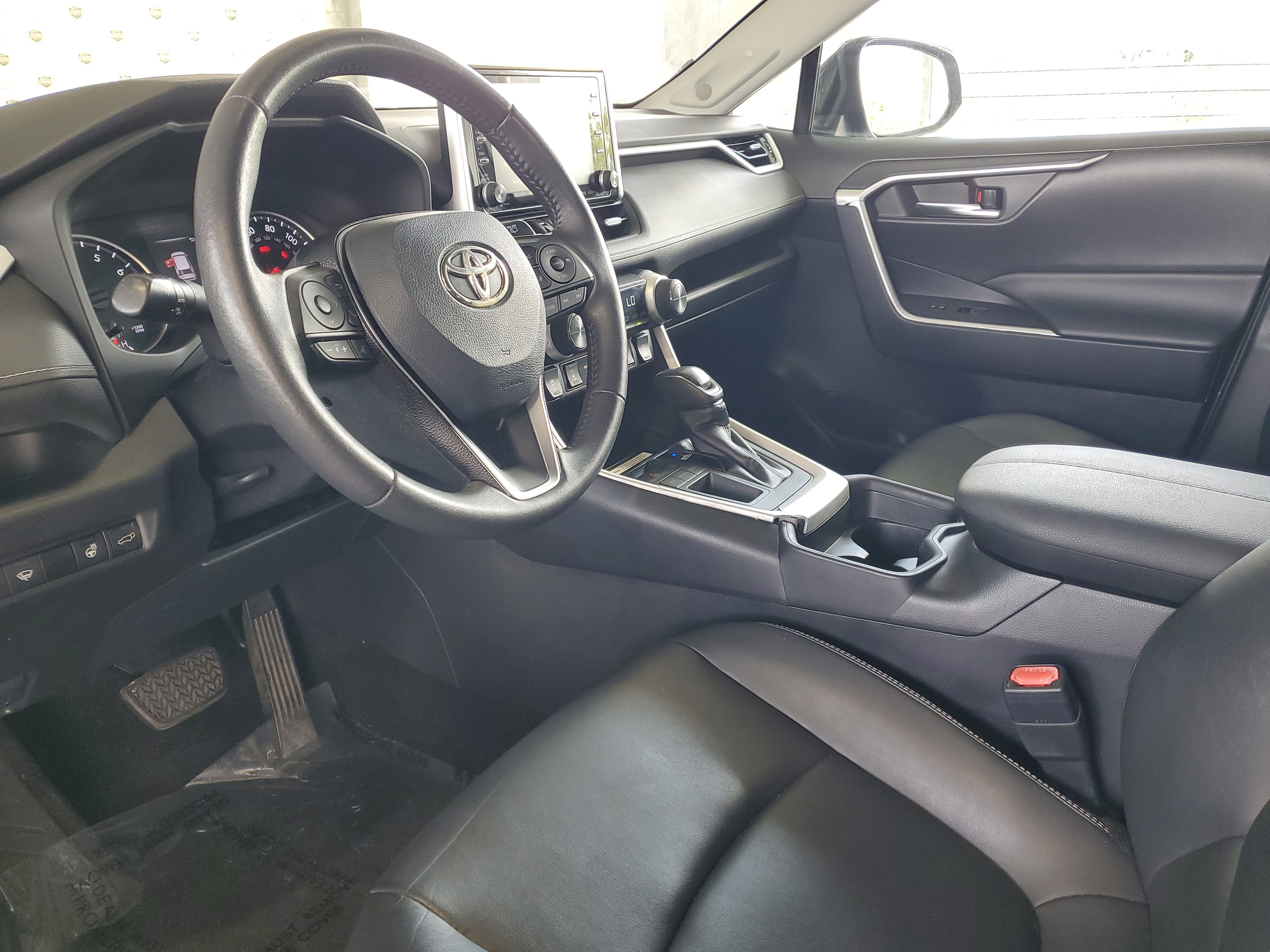 Used 2021 Toyota RAV4 XLE Premium FWD image 15