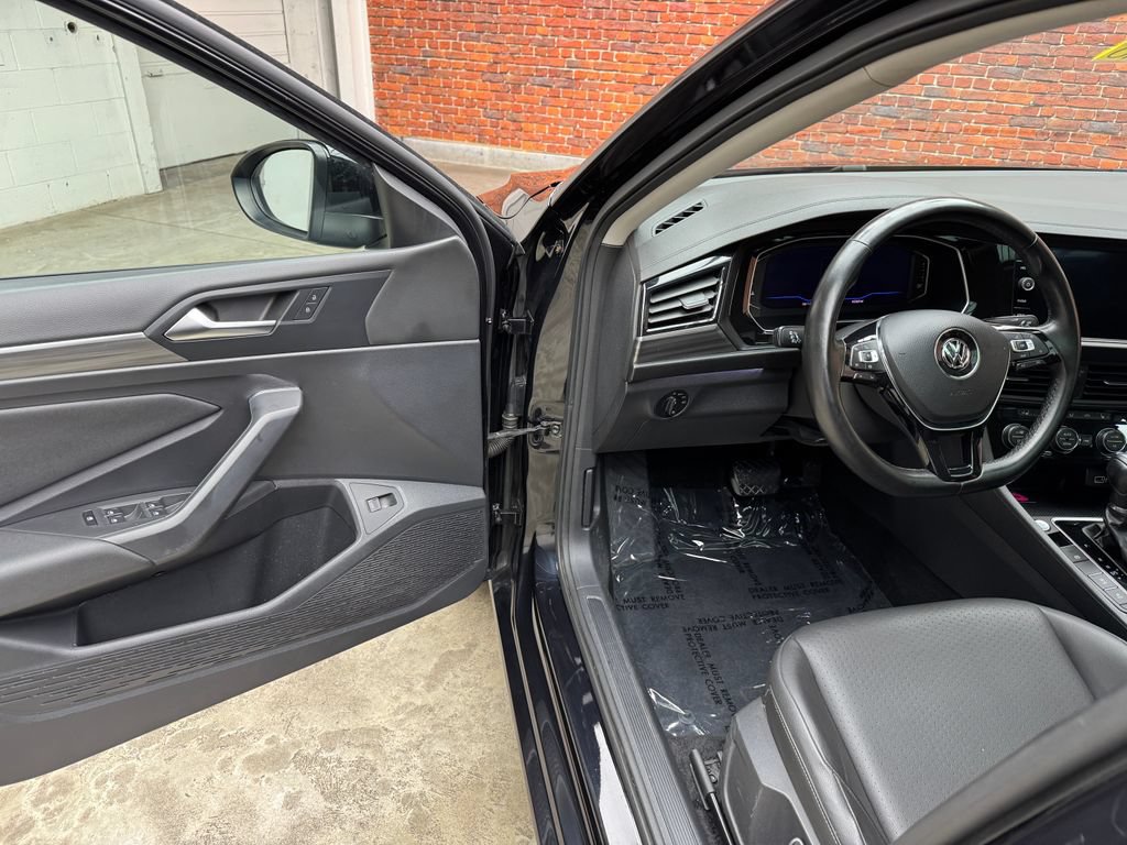 Used 2019 Volkswagen Jetta SEL w/ Cold Weather Package FWD image 8
