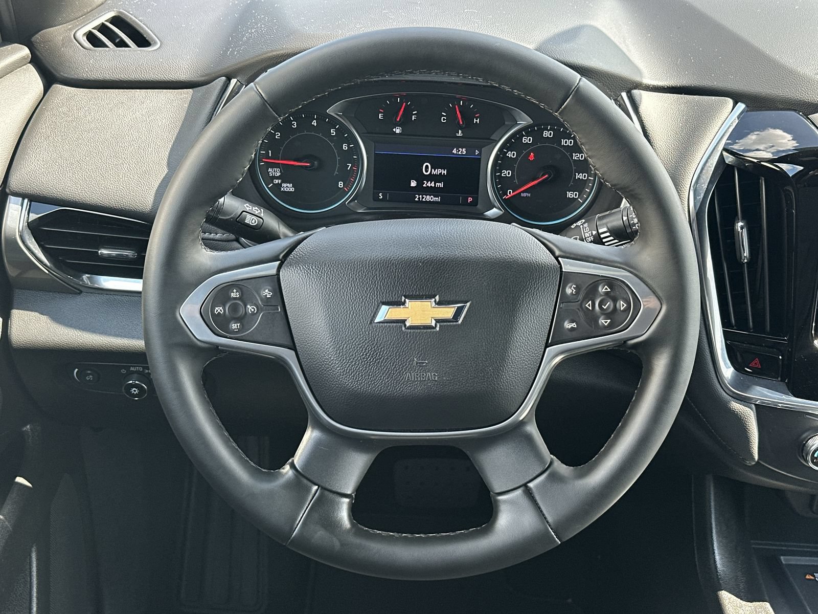 Used 2023 Chevrolet Traverse LT AWD/4WD image 19