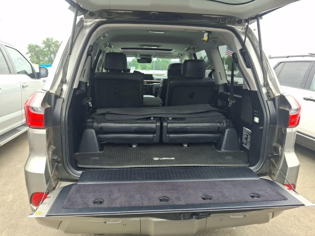 Used 2017 Lexus LX 570 4WD w/ Luxury Package image 11