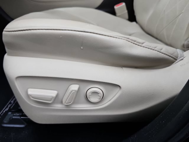 Used 2021 Toyota Highlander Platinum FWD image 18