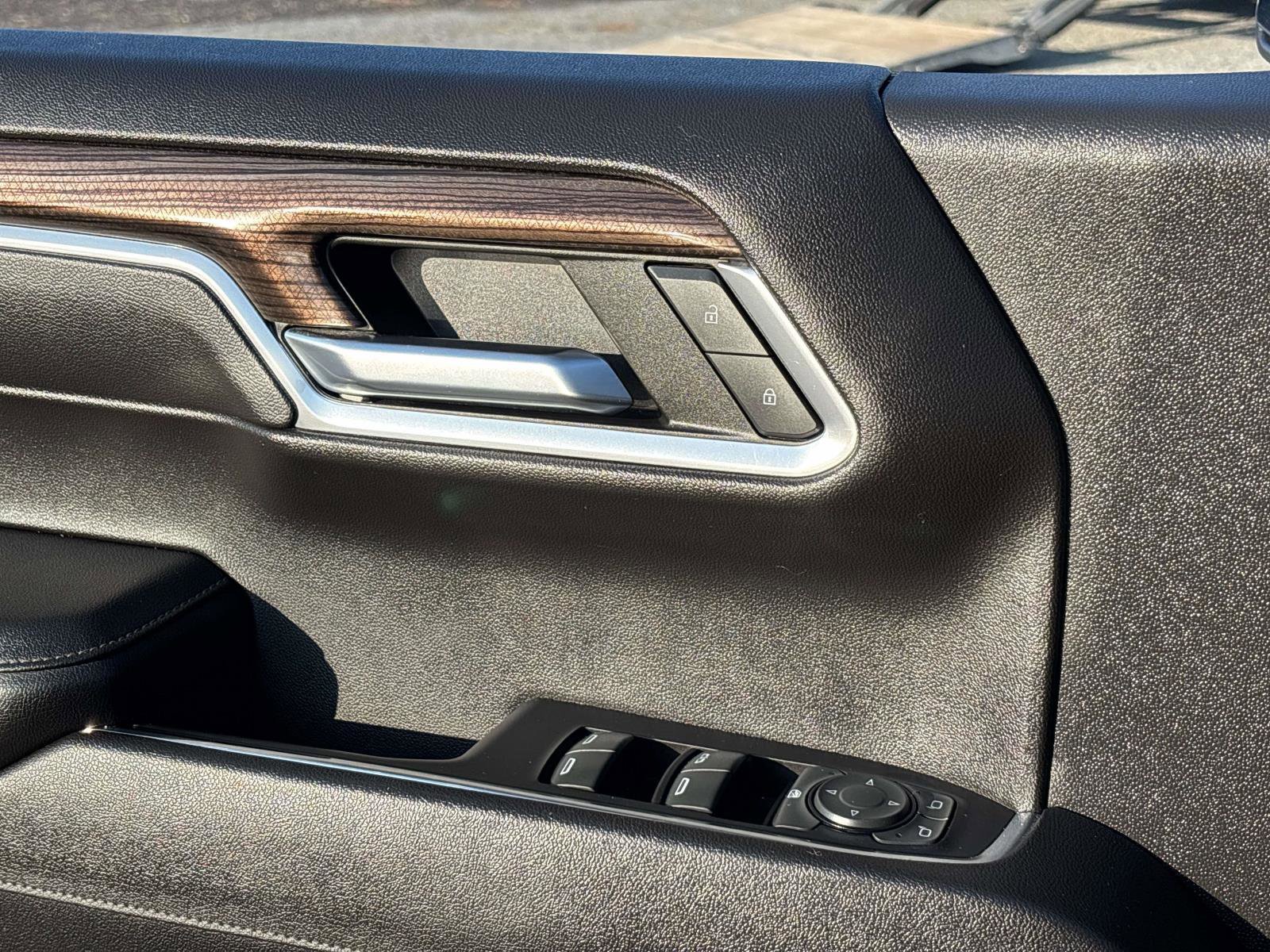 Used 2023 Chevrolet Silverado 1500 LT image 12