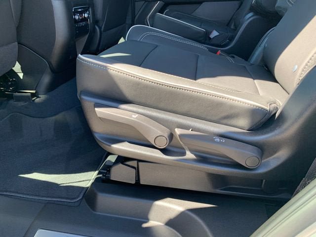 New 2026 GMC Yukon Elevation w/ LPO, Elevation Black Package AWD/4WD image 18