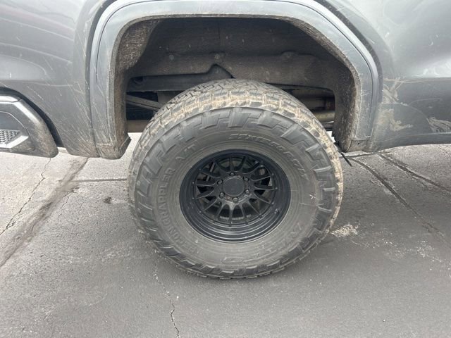 Used 2021 GMC Sierra 1500 SLT w/ SLT Premium Plus Package AWD/4WD image 4