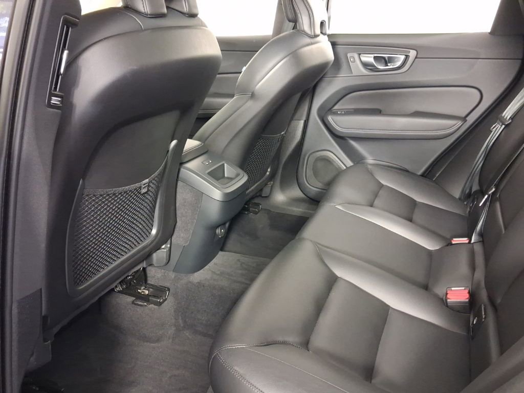 Certified 2024 Volvo XC60 B5 Core w/ Climate Package AWD/4WD image 18