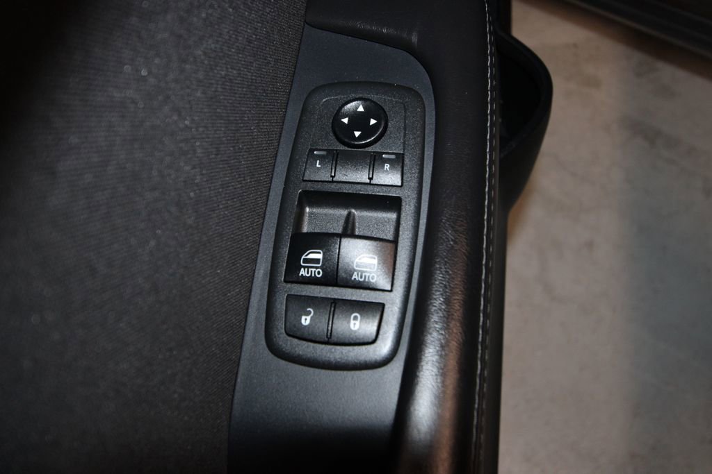 Used 2019 Dodge Challenger SXT image 6