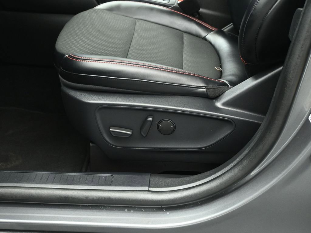 Certified 2025 Ford Escape ST-Line image 11