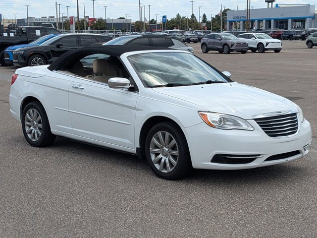 Used 2014 Chrysler 200 Touring FWD video 3