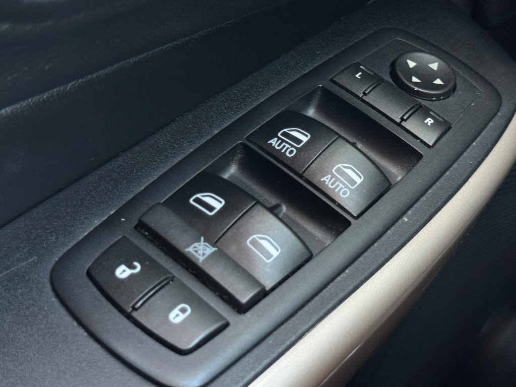 Used 2017 Jeep Cherokee Limited AWD/4WD image 21