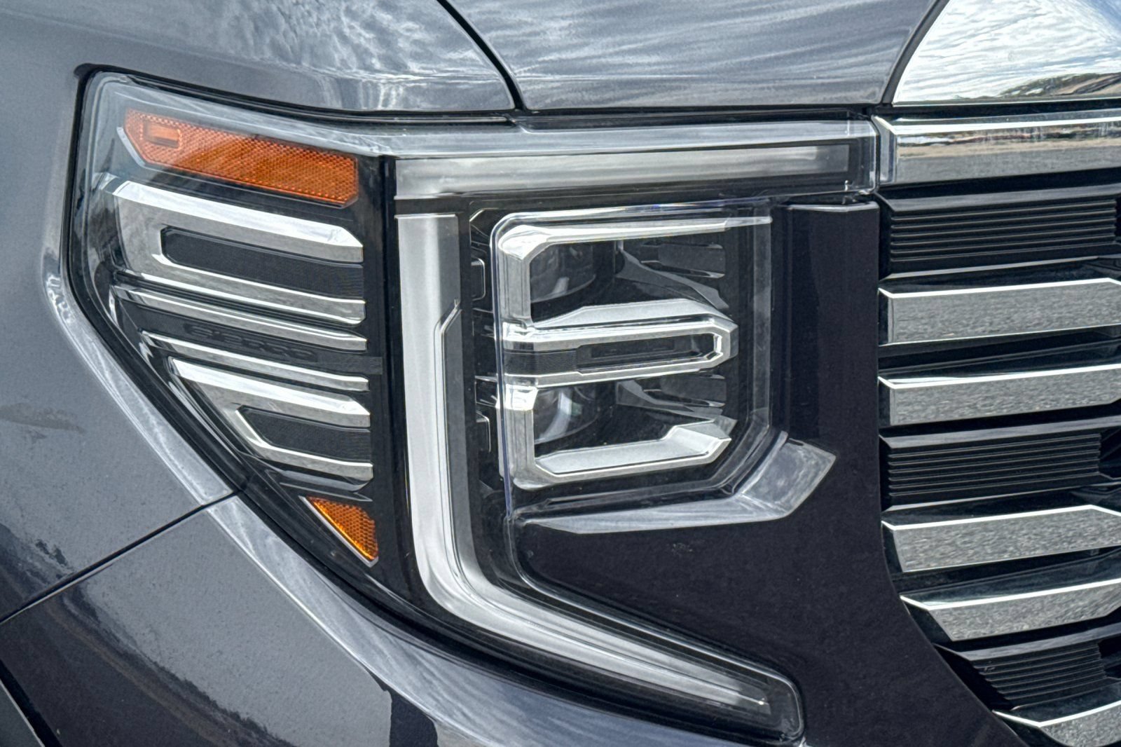 Used 2025 GMC Sierra 1500 SLT AWD/4WD image 43