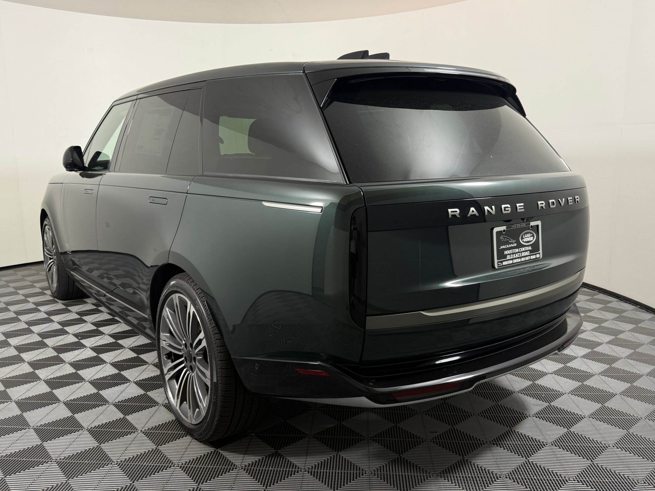 New 2026 Land Rover Range Rover Long Wheelbase SE AWD/4WD image 3