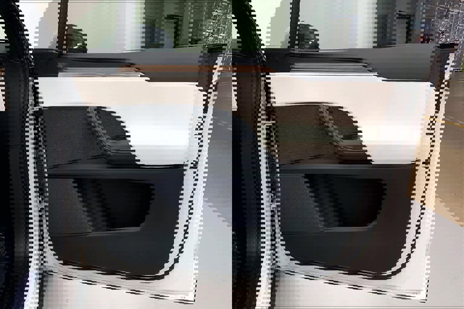 Used 2023 Tesla Model X image 9