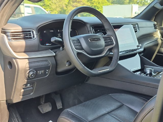 Used 2024 Jeep Wagoneer L Series II w/ Flexible Seating Group AWD/4WD image 20