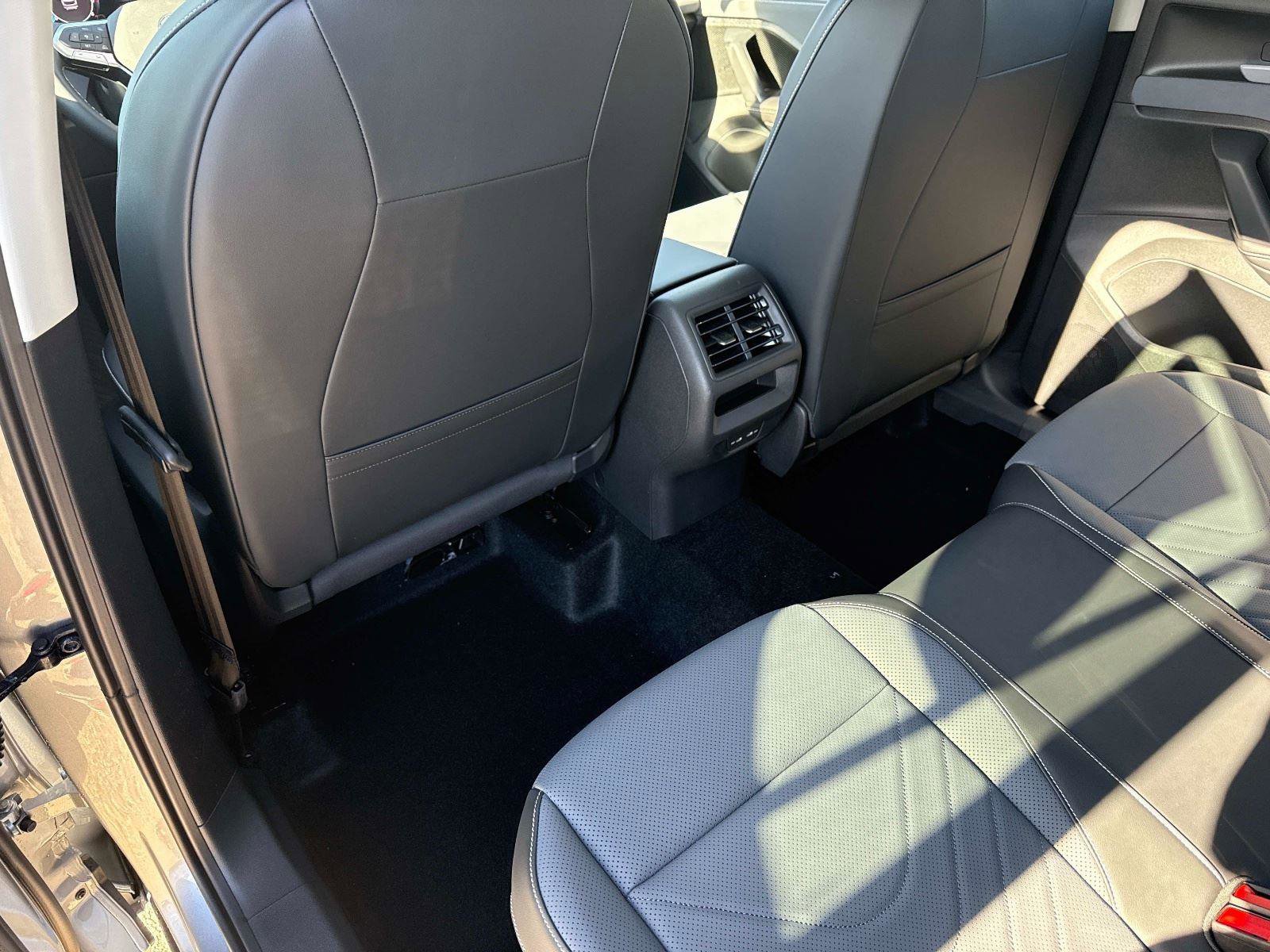 New 2026 Volkswagen Tiguan SE image 14