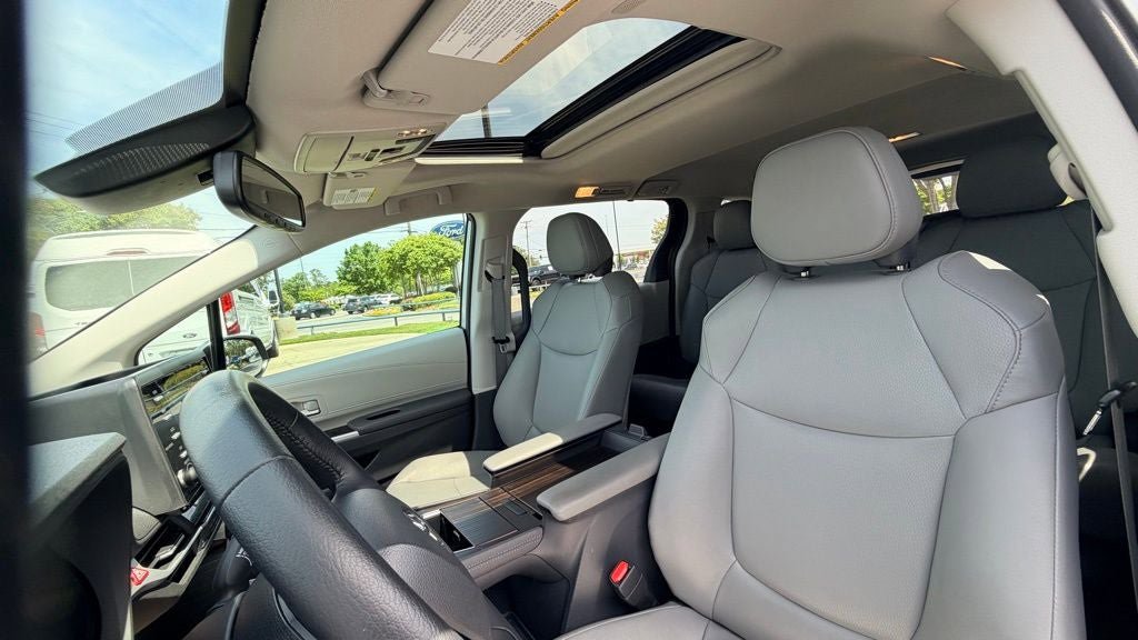 Used 2023 Toyota Sienna XLE image 30