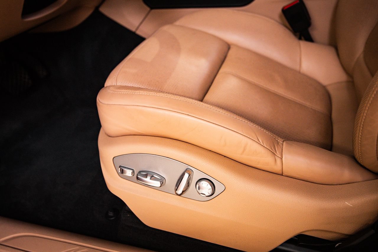 Certified 2023 Porsche Macan AWD/4WD image 14