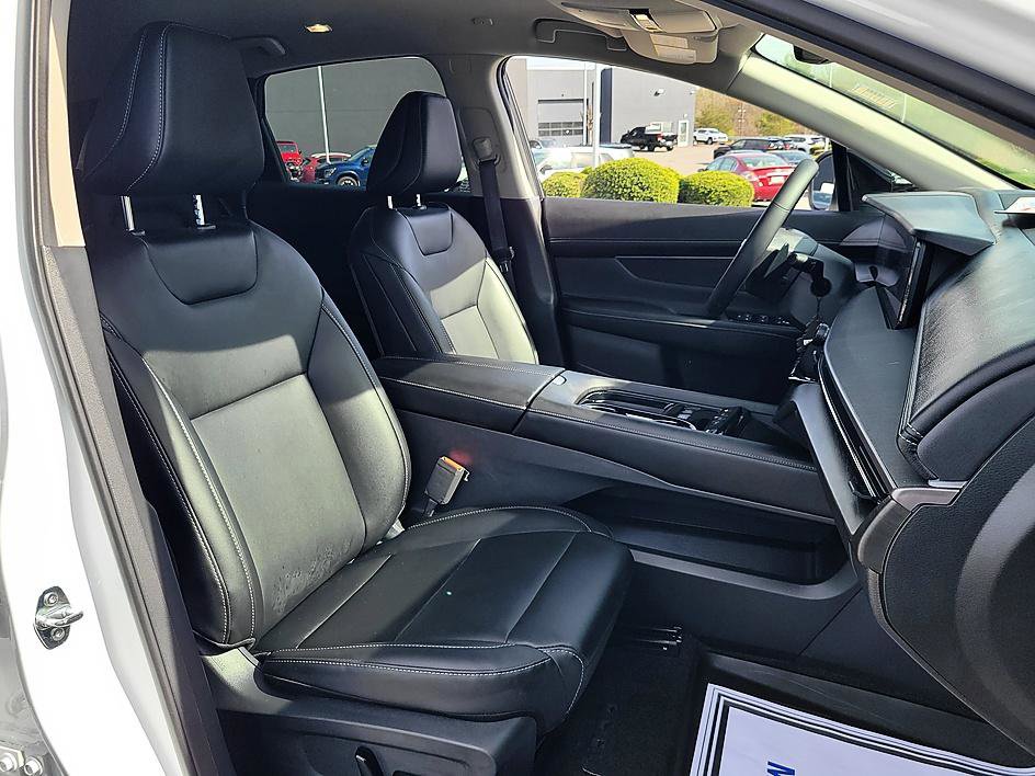 Certified 2025 Nissan Murano SV image 17