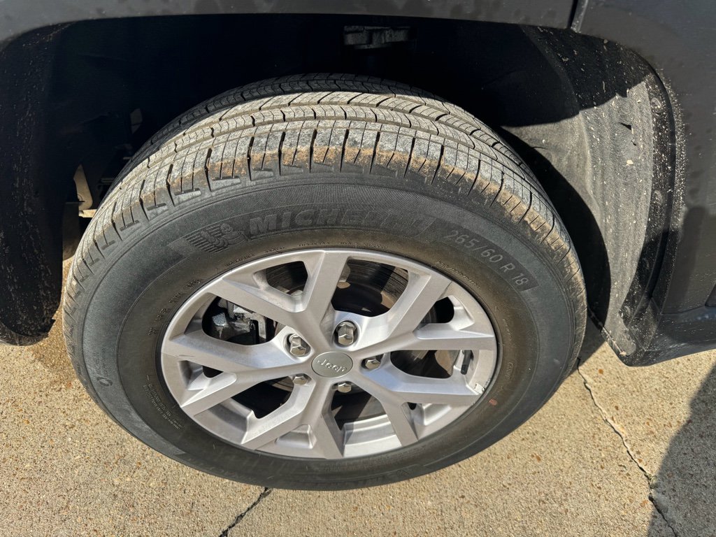 Used 2022 Jeep Grand Cherokee L Limited image 13