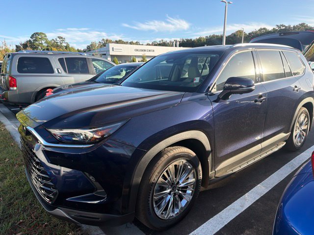 Used 2025 Toyota Grand Highlander AWD image 18